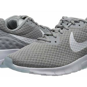 Sold!!! Nike Air Max Motions Size 7 Men 8.5 Women
